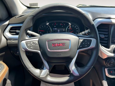 Used 2023 GMC Acadia SLE image 15