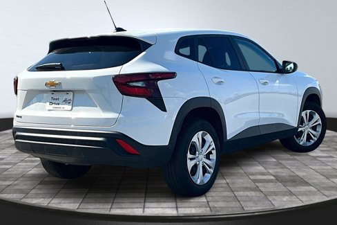 Used 2025 Chevrolet Trax LS image 6