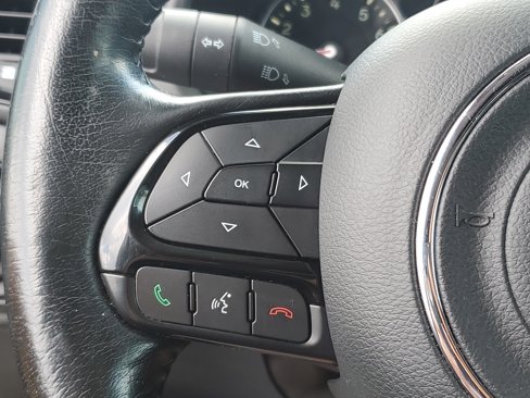 Used 2016 Jeep Renegade Latitude image 9