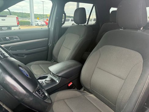 Used 2018 Ford Explorer XLT w/ Equipment Group 201A image 8