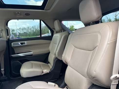 Used 2021 Ford Explorer Limited w/ Equipment Group 301A image 23