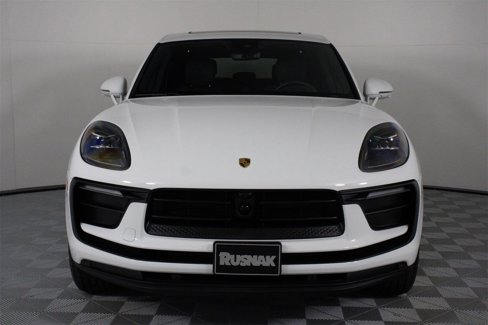 Certified 2025 Porsche Macan image 10