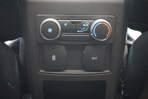 Used 2021 Ford Explorer XLT image 38