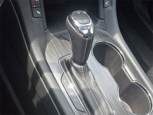 Used 2018 GMC Acadia SLT image 15