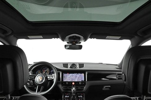 Certified 2025 Porsche Macan image 19