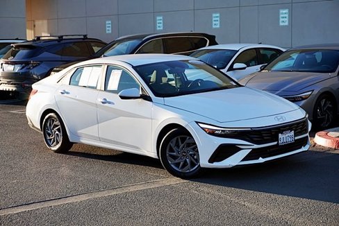 Certified 2024 Hyundai Elantra SEL image 3
