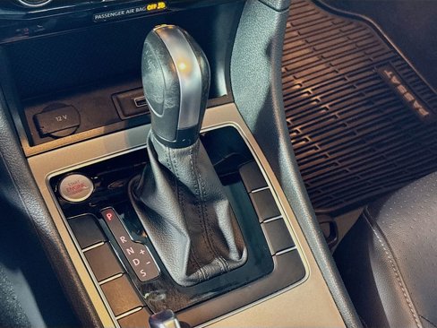 Certified 2021 Volkswagen Passat 2.0T R-Line image 19
