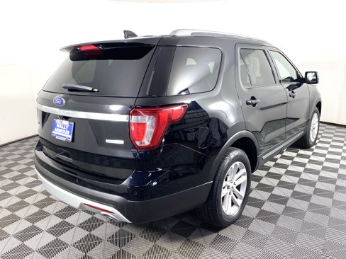 Used 2017 Ford Explorer XLT image 6