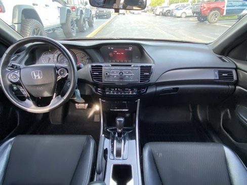 Used 2017 Honda Accord Sport image 15