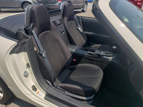 Used 2006 MAZDA MX-5 Miata Sport w/ Appearance Pkg image 11