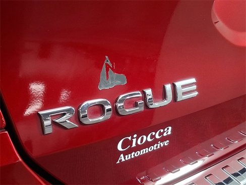 Used 2018 Nissan Rogue SV w/ Premium Package image 32