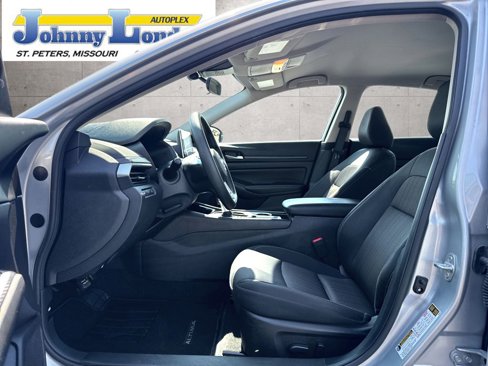 Used 2024 Nissan Altima 2.5 SV image 10