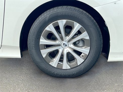 Used 2017 Toyota Prius Prime Premium image 28