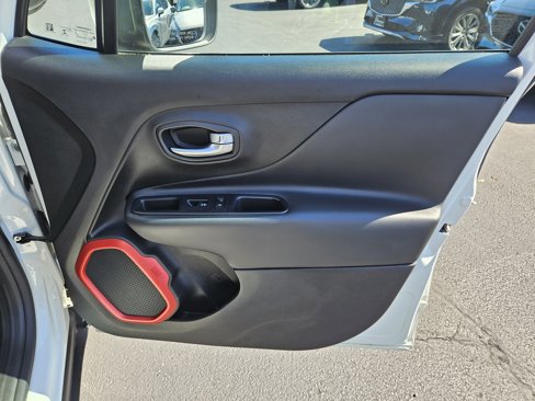 Used 2016 Jeep Renegade Trailhawk w/ Trailer Tow Group image 10