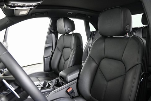 Certified 2025 Porsche Macan image 5