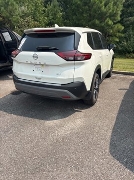 Used 2023 Nissan Rogue SV image 4
