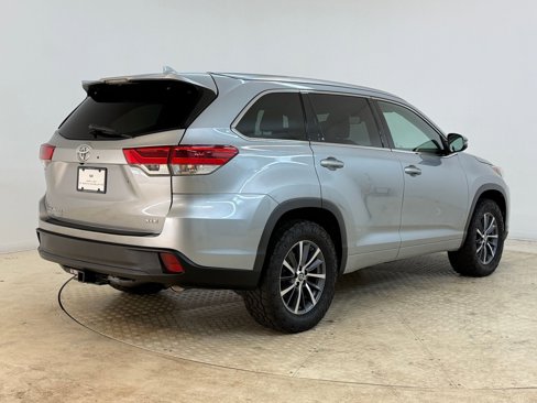 Used 2018 Toyota Highlander XLE image 9