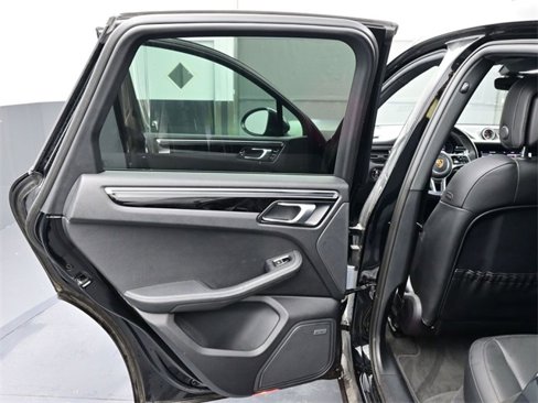Certified 2021 Porsche Macan image 19