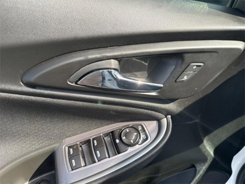 Used 2022 Chevrolet Malibu LT image 19