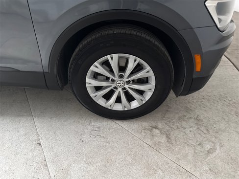 Used 2019 Volkswagen Tiguan SE w/ Panoramic Sunroof Package image 19