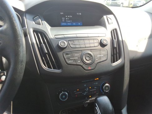Used 2018 Ford Focus SE w/ SE Appearance Package image 27