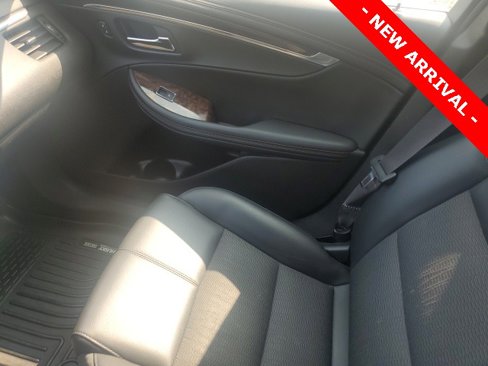 Used 2014 Chevrolet Impala LT w/ Convenience Package image 18