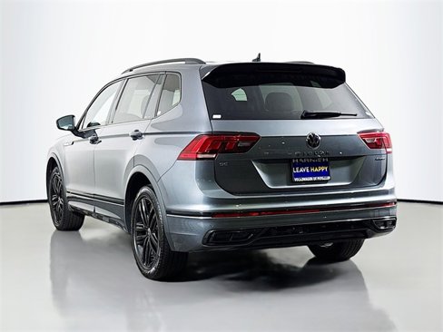 Certified 2022 Volkswagen Tiguan SE R-Line image 5