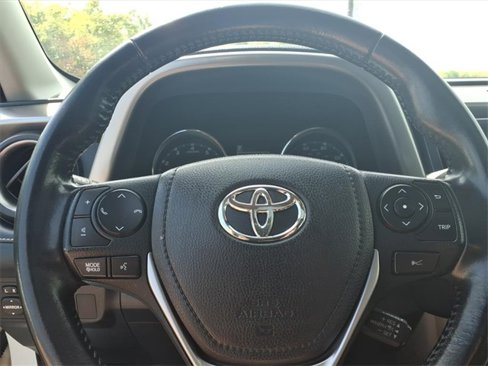 Used 2018 Toyota RAV4 Platinum image 14