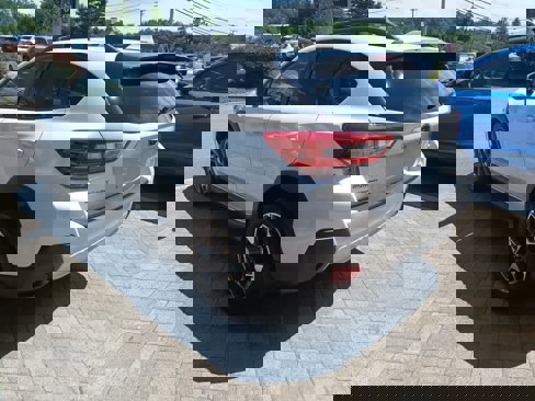 Used 2019 Subaru Crosstrek 2.0i Premium w/ Moonroof Package image 4
