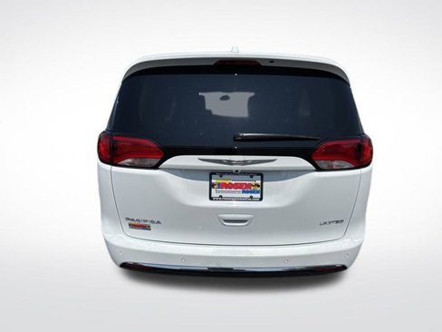 Used 2020 Chrysler Pacifica Limited image 4