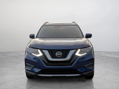 Used 2019 Nissan Rogue SV w/ Sun & Sound Touring Package image 2