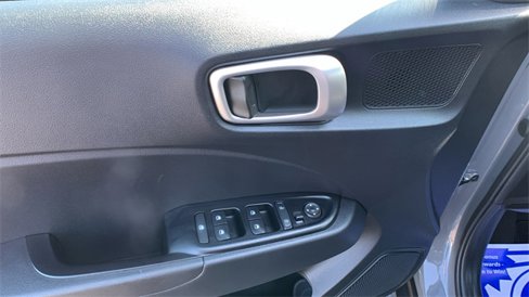 Used 2023 Hyundai Venue SEL image 10