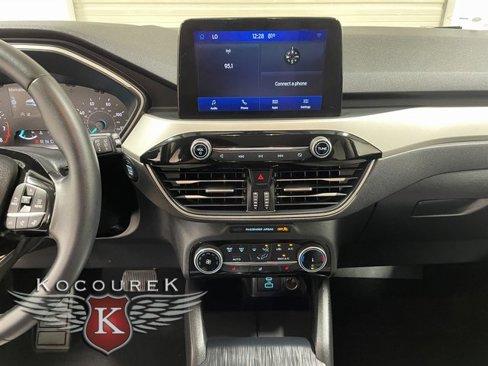 Used 2022 Ford Escape SE w/ Cold Weather Package image 16
