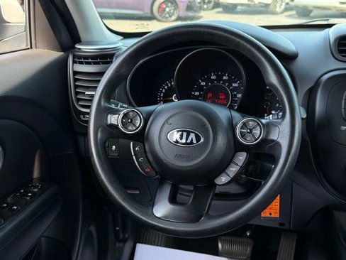 Used 2016 Kia Soul + image 8