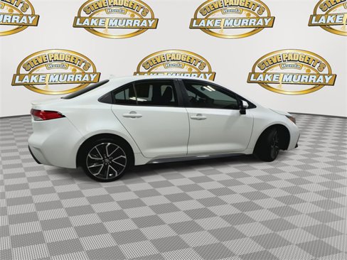Used 2022 Toyota Corolla SE image 3