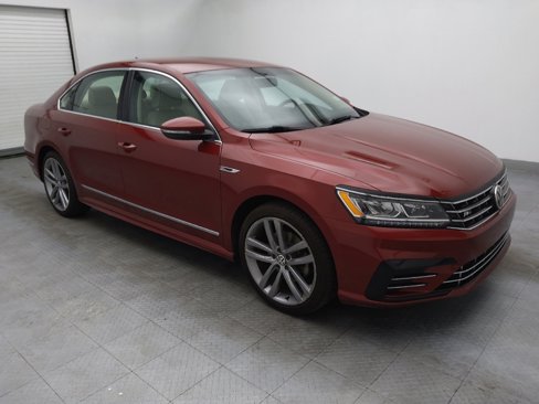 Used 2017 Volkswagen Passat 1.8T R-Line w/ R-Line Lighting Package image 11