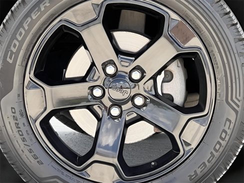 Used 2018 Jeep Grand Cherokee Laredo image 32