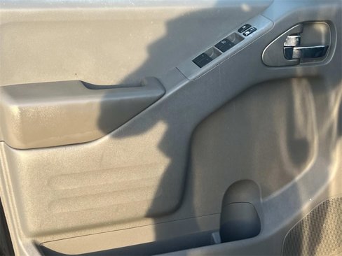 Used 2020 Nissan Frontier SV w/ Midnight Edition Floor Mats image 11