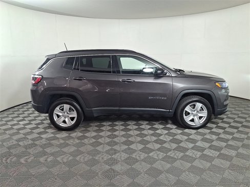 Used 2022 Jeep Compass Latitude image 11