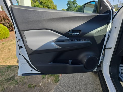 Used 2024 Nissan Kicks SR w/ SR Premium Package image 17