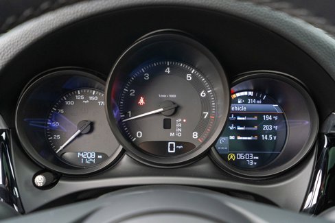 Certified 2024 Porsche Macan image 30