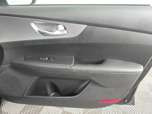 Used 2023 Kia Forte LXS image 12
