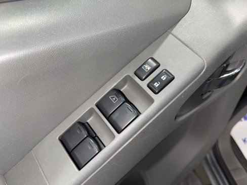 Used 2018 Nissan Frontier SV image 11