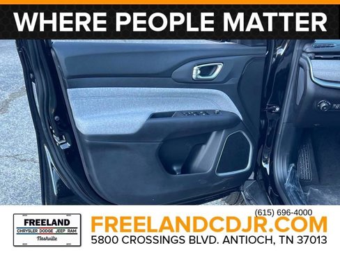 New 2025 Jeep Compass Latitude image 17