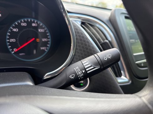 Used 2017 Chevrolet Malibu LT image 22
