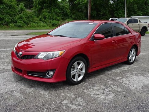 Used 2014 Toyota Camry SE image 4