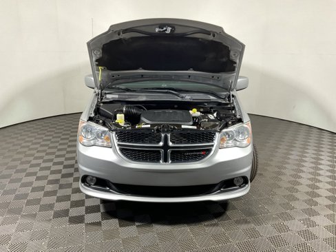 Used 2019 Dodge Grand Caravan SXT image 5