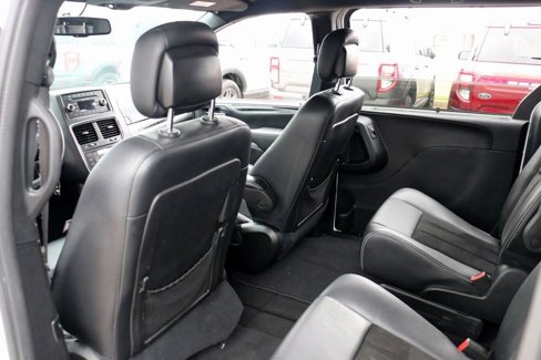 Used 2016 Dodge Grand Caravan SXT image 17