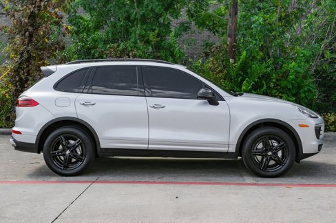 Used 2016 Porsche Cayenne S image 10
