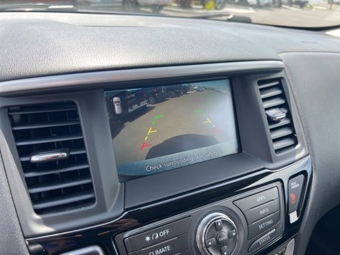 Used 2020 Nissan Pathfinder S image 10